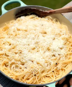 Discover The Magic Of Bucatini Al Cacio E Pepe In Just 15 Minutes!